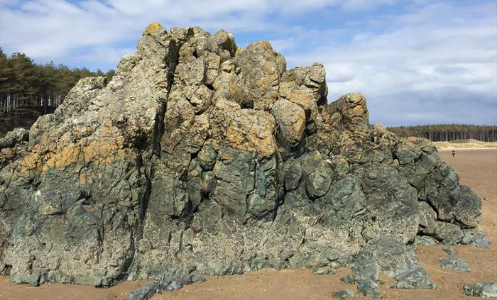 These Precambrian lavas on the beach at Newborough and along Ynys Llanddwyn were erupted on a deep ocean floor, squeezed out of small vents and solidi